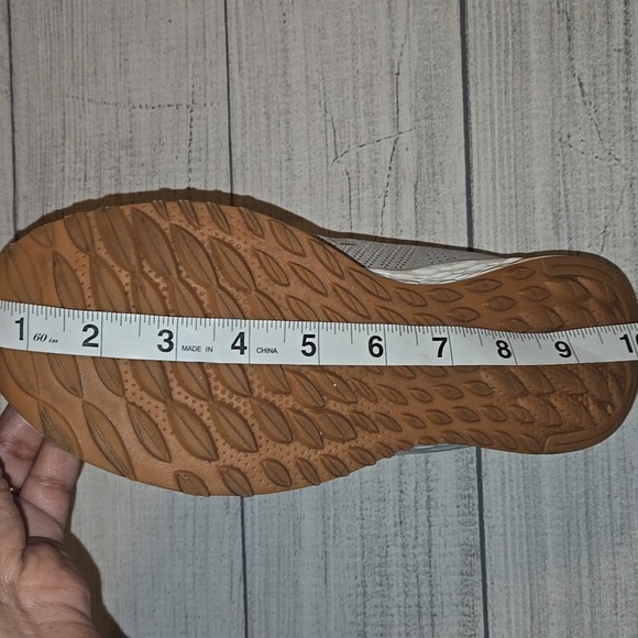 New Balance Women's Fresh Foam Arishi Running Shoes Gray/White/Tan Size 7.5 - Picture 10 of 12